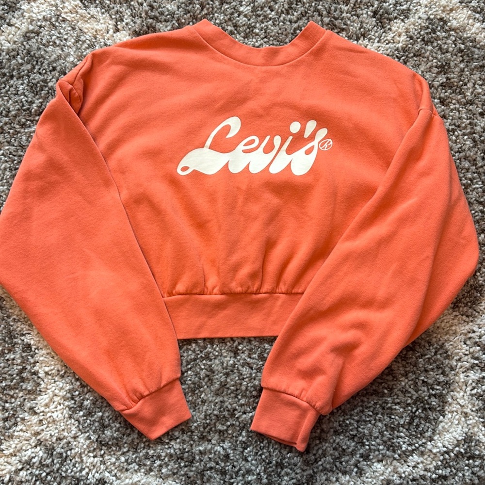 Orange cropped Levi’s crewneck